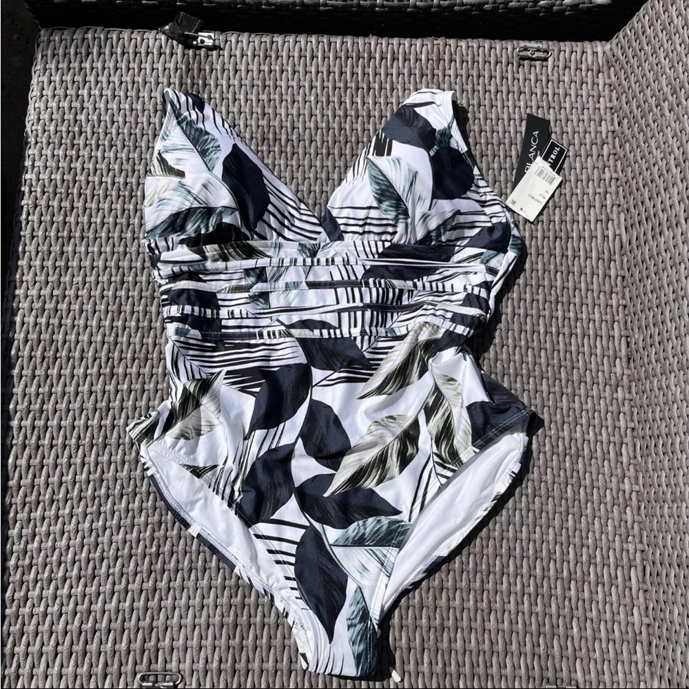 La Blanca Women's  Strappy Back Tummy Control One-Piece Swimsuit - 16 NWT Palm
